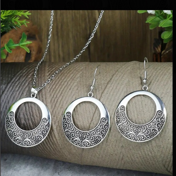 Boho Vintage Silver Earrings and Necklace Set - Picture 2 of 8